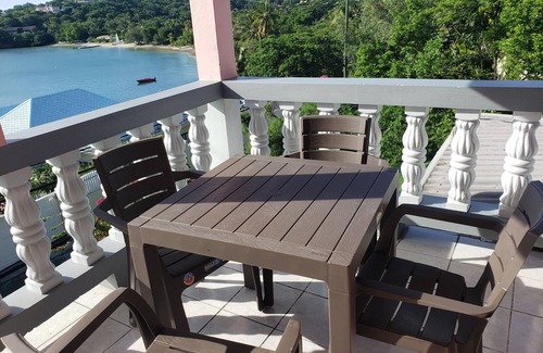 Lance aux Epines House | Spacious three bedroom apartment overlooking the beach