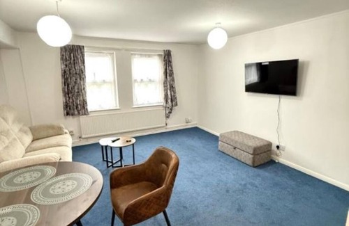 Leeds Apartment | Spacious Three-Bedroom Apartment in Headingley with Modern Amenities