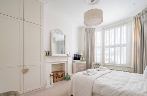 Shaftesbury Apartment | Spacious three bedroom garden flat near Clapham Common by UnderTheDoormat