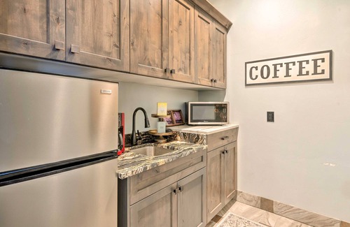 Tooele Apartment | Spacious Tooele condo w/glmountain views!