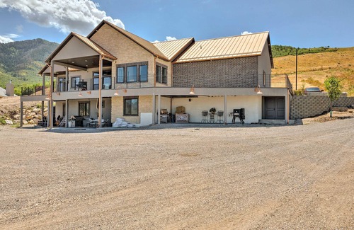 Tooele Apartment | Spacious Tooele condo w/glmountain views!