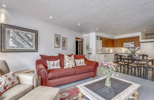 Downtown Condo | Spacious Top Floor Condo in Aspen