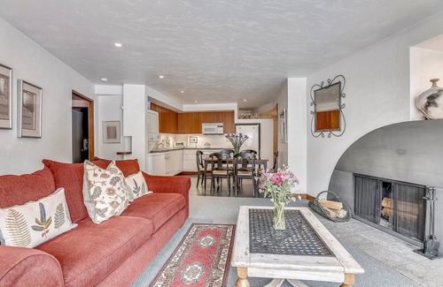 Downtown Condo | Spacious Top Floor Condo in Aspen