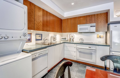 Downtown Condo | Spacious Top Floor Condo in Aspen