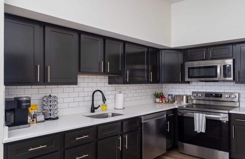 Tower Grove South House | Spacious Tower Grove 3BR Home/ABODEbucks