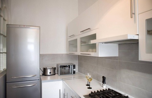 Leamington Spa Apartment | Spacious town centre serviced apartment