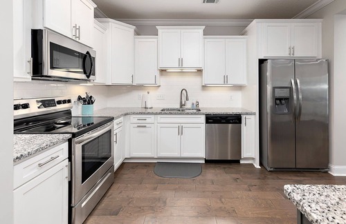 Epworth Acres House | Spacious Townhome at Mariners Landing Sleeps 6