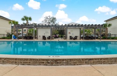 Epworth Acres House | Spacious Townhome at Mariners Landing Sleeps 6