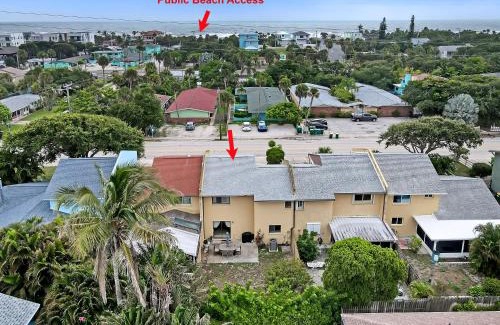 Cocoa Beach House | Spacious Townhome 5 Mins Walk to Beach