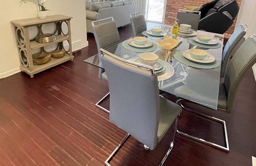 Dam East - West House | *Spacious Townhome* 5 min to light rail & shops