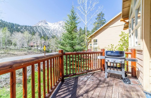 June Lake House | Spacious Townhome + Deck & Views 427