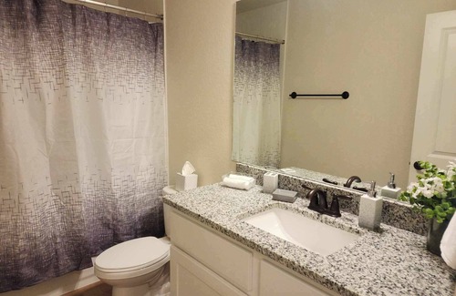 San Antonio House | Spacious townhome just minutes away from Sea World and Fiesta Texas!