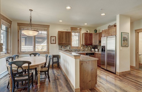 Keystone House | Spacious Townhome/Pool and Hot Tub Access/Private Patio