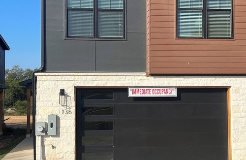 Stephenville House | Spacious townhome with AC in Stephenville - 3 bedrooms available
