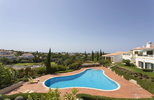 Carvoeiro House | Spacious townhouse for 8 with stunning sea views