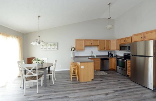 West Fargo House | Spacious Townhouse in West Fargo