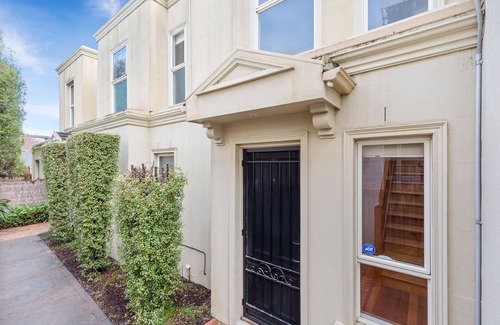 Brighton House | Spacious Townhouse in Brighton – close to station and shops