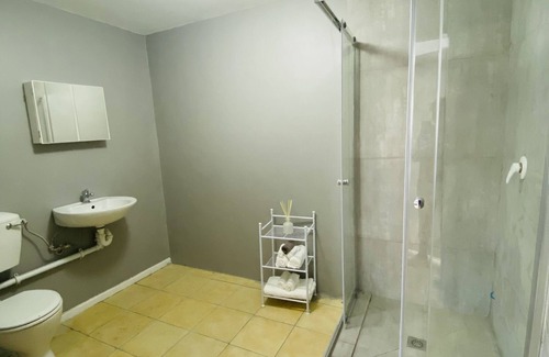 Kenridge Apartment | Spacious #Trendy#Central#FastWifi#Parking