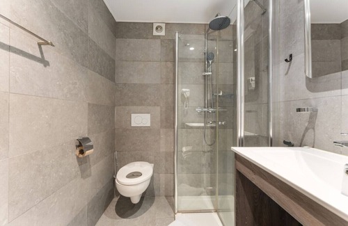 Historical Center Bruges Hotel | Spacious Triple Room in Historic Bruges.
