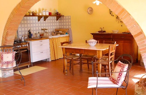 Palaia House | Spacious Tuscan Villa Retreat