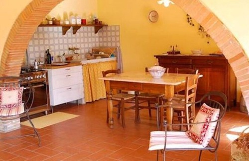 Palaia House | Spacious Tuscan Villa Retreat