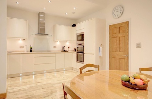 Cheltenham Apartment | Spacious two-bedroom apartment located in the heart of Cheltenham.