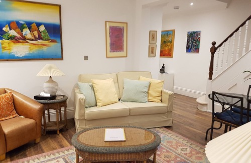 Addison Apartment | Spacious Two Bedroom Maisonette close to Westfield Shopping