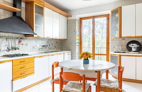 Perugia Apartment | Spacious two-level apartment located in a shared villa, which accommodates up to 8 people comfortably in 180 sqm, with 4 double bedrooms and 3 bathrooms. It boasts every comfort, including a private garden with patio, equipped with barbecue, and two terr