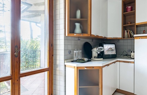 Perugia Apartment | Spacious two-level apartment located in a shared villa, which accommodates up to 8 people comfortably in 180 sqm, with 4 double bedrooms and 3 bathrooms. It boasts every comfort, including a private garden with patio, equipped with barbecue, and two terr