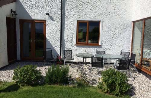 Llanddona House | Spacious Ty Adeiladwr Cwch, with stunning mountain views near Red Wharf Bay