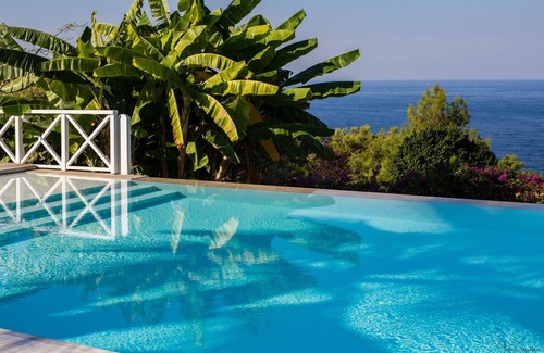 Faralya Villa | Spacious unique luxury villa in idyllic location.