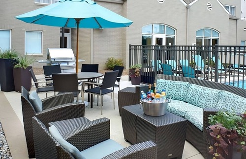 Warren Hotel | Spacious Unit Near Detroit Attractions, Full Kitchen w/Free Breakfast!