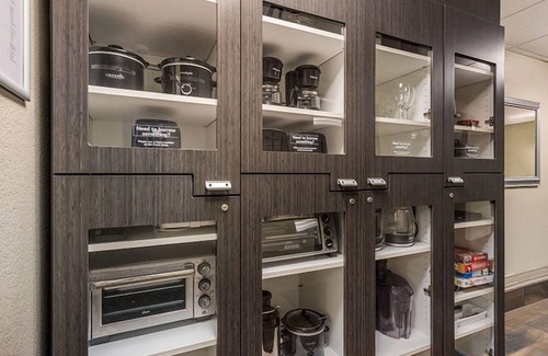 Far North Dallas Apartment | Spacious Unit with Fully-equipped Kitchen, Pets Allowed, Onsite Parking