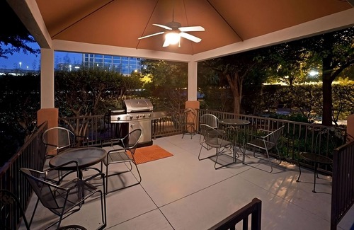 Far North Dallas Apartment | Spacious Unit with Fully-equipped Kitchen, Pets Allowed, Onsite Parking