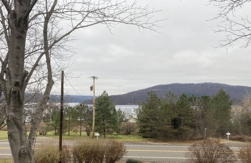 Hammondsport House | Spacious, Updated Home with Bluff-views on Keuka's Wine Trail