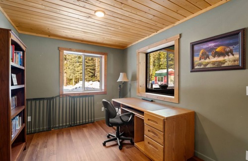 Coram Cabin | Spacious, Updated Lodge-Minutes to Glacier Park!