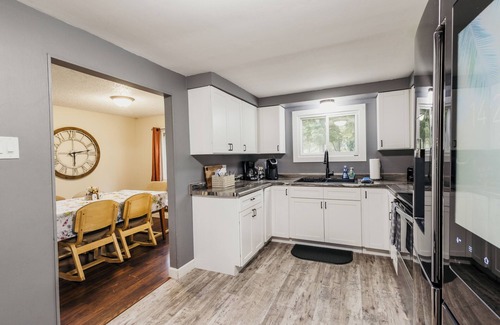 Trowbridge Park House | Spacious & Updated! Marquette Township Home - HotTub - Backyard - Garage