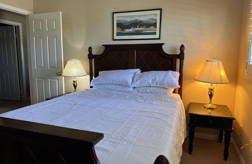 Ventura House | Spacious upscale four bedroom home with gourmet kitchen, Den, and game loft.