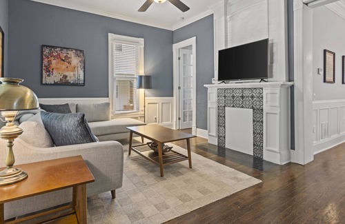 Southmoreland House | Spacious Upscale Retreat