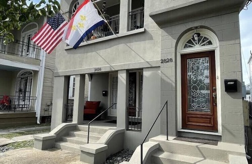 Marlyville - Fontainebleau Apartment | Spacious Uptown/Fountainbleu Home