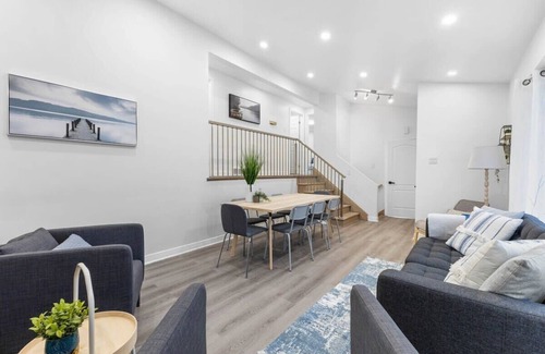 Montreal House | Spacious Urban Cabin in West Montreal - 4BR