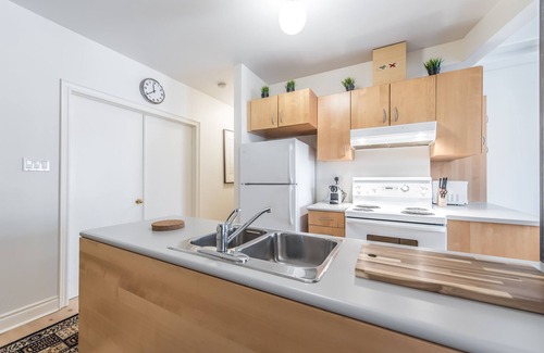 Niagara House | Spacious Urban King West 2 Bedroom With Parking