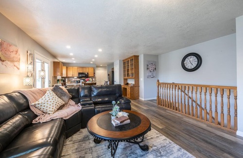 Heber House | Spacious!
