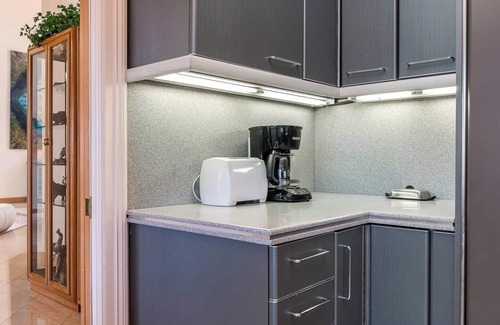 Galt Mile House | Spacious house walking distance to the beach