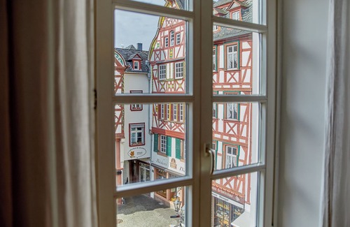 Bernkastel Apartment | Spacious vacation apartment on the historic market square in Bernkastel-Kues
