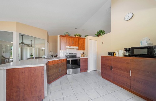 Port Charlotte House | Spacious Vacation Getaway on Canal close to Beach
