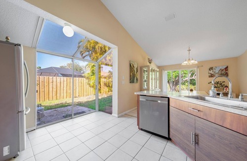 Port Charlotte House | Spacious Vacation Getaway on Canal close to Beach