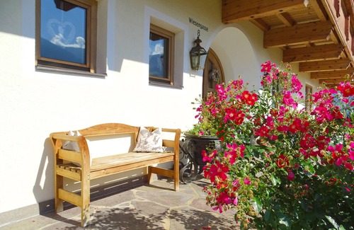 Fuegen Apartment | Spacious vacation apartment for 10-12 people 500m from the Spieljochbahn