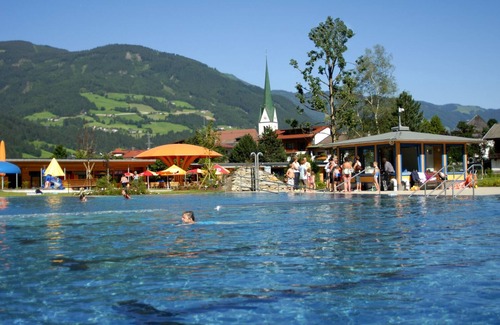 Fuegen Apartment | Spacious vacation apartment for 10-12 people 500m from the Spieljochbahn