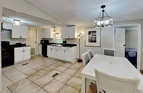 Put-in-Bay House | Spacious Vacation Home - Put-in-Bay - Sleeps 16 w/5 BR, 3 BA. Big Pool- IC66